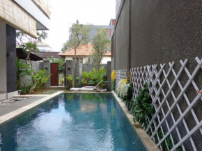 Отель Villa Lovecho  North Kuta